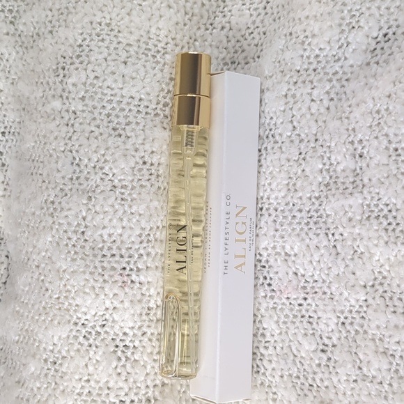 The Lyfestyle Co. Eau de Parfum Travel Spray in Align - Picture 10 of 11